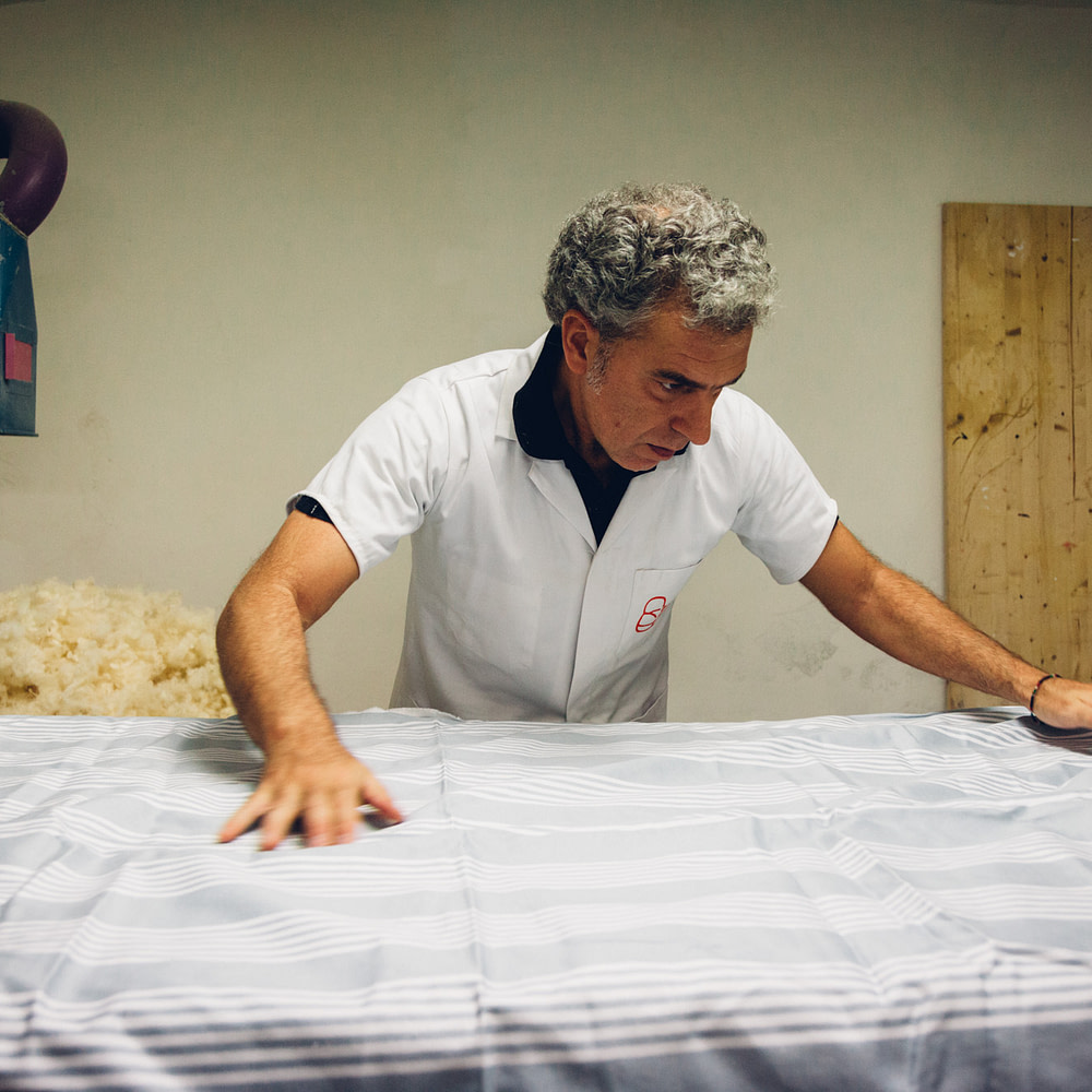 Rifacimento artigianale di materassi e cuscini in lana a Milano - Ditta Zucca